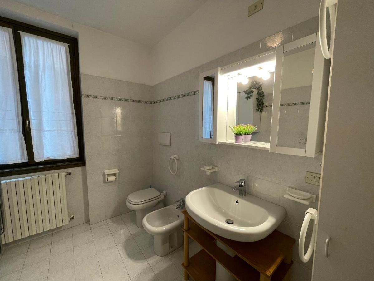 Cozy Apartment With Private Parking On Domaso'S Lakeside - Larihome A09 Екстер'єр фото